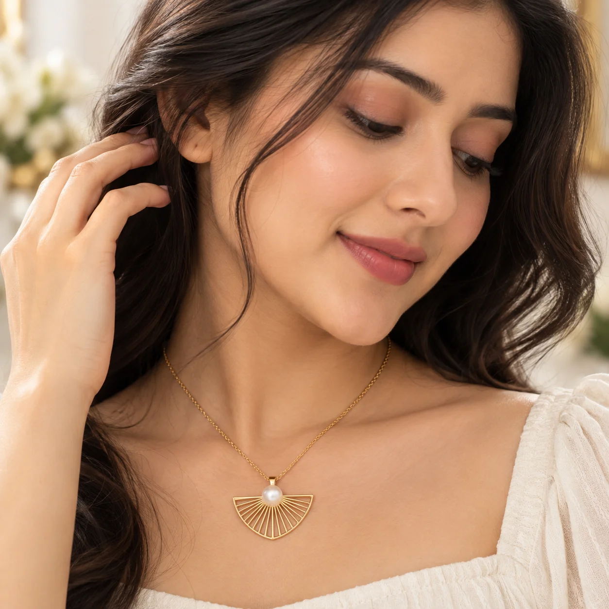 Elegant Gold Pearl Fan Pendant Necklace for Women - Image 2